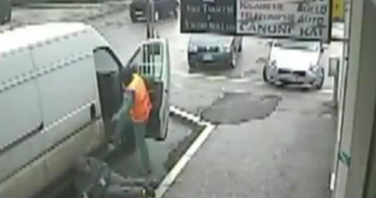 Preso d'assalto un furgone carico di tabacchi, la vittima riconosce i rapinatori - 