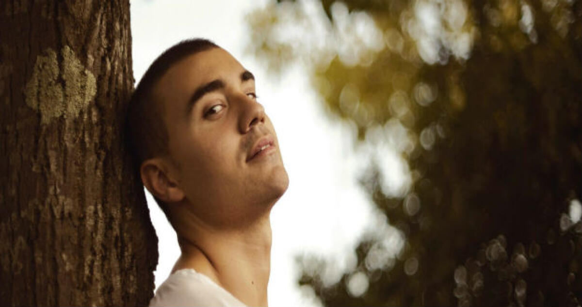 Il suo brano è finito sul web, il boom di Trovato con un producer inglese - 