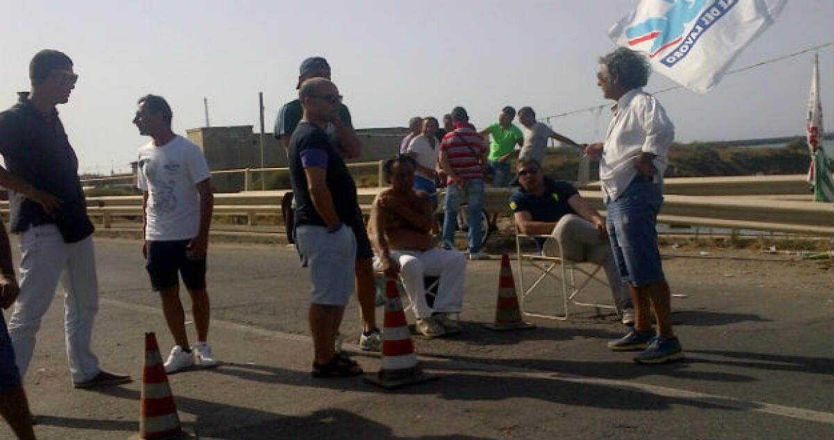 Protesta contro Eni, stop ai cambi turno: scatta la convocazione del prefetto - 