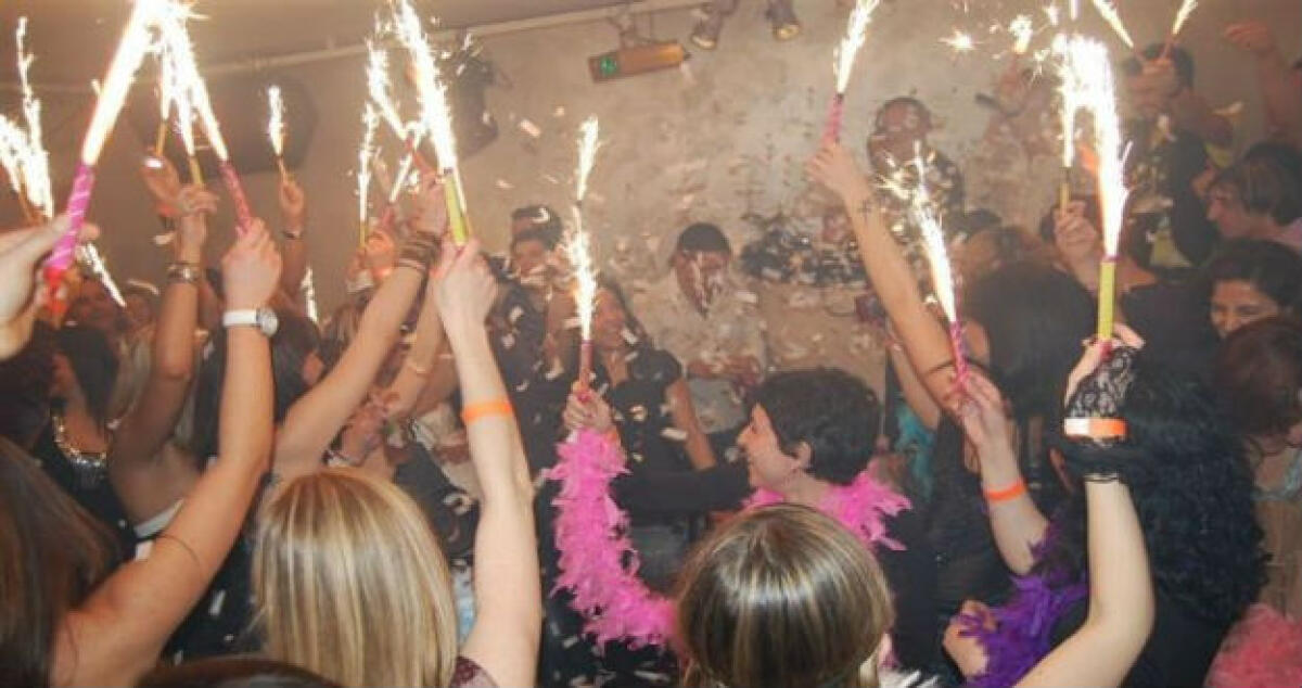 Sesso orale con 20 ragazzi in cambio di un drink. Turista hard ripresa da un telefonino. Aperta indagine - 
