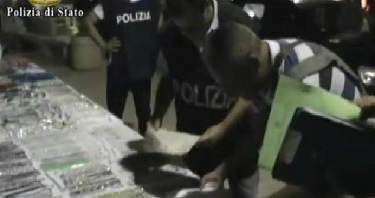 Blitz sul lungomare, ambulanti sotto controllo: sequestri e denunce VIDEO - 