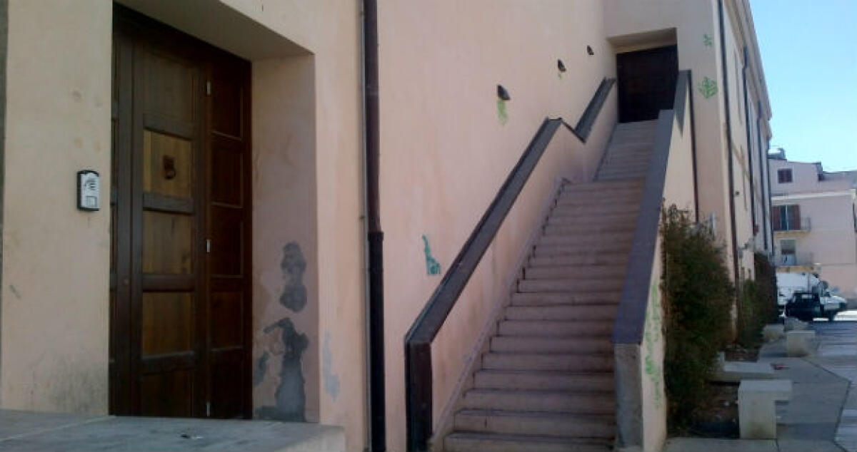 Sfondata una porta d'ingresso del teatro Eschilo, avvertimento o tentato furto? - 