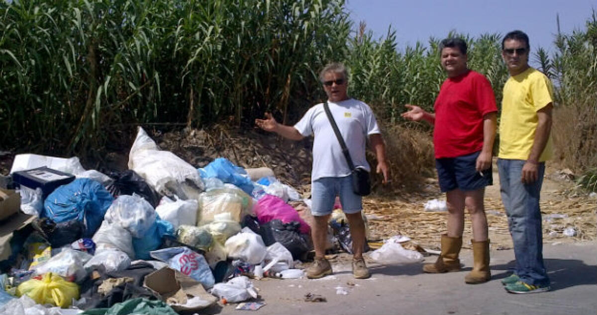 "Rifiuti sversati ad ogni ora del giorno": l'ira degli agricoltori a Passo di Piazza - 