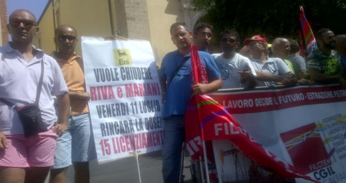 Sotto il sole in attesa di Renzi, "l'Eni non investirà": i dubbi fuori dal Palazzo - 