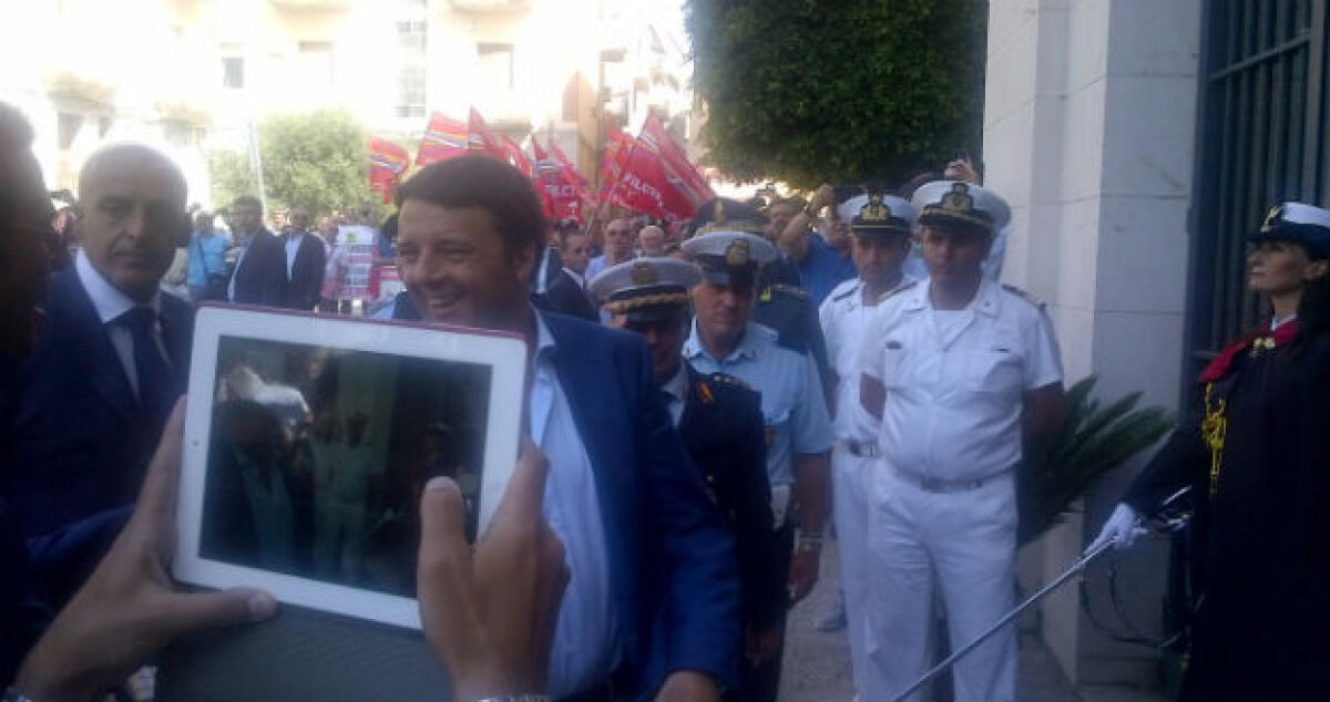 Renzi a Palazzo di Città, al tavolo con il sindaco Fasulo e il presidente Crocetta - 