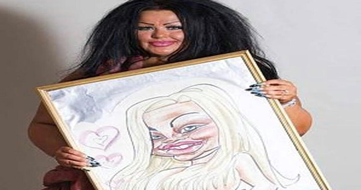 Spende 160mila euro in chirurgia per assomigliare alla sua caricatura -