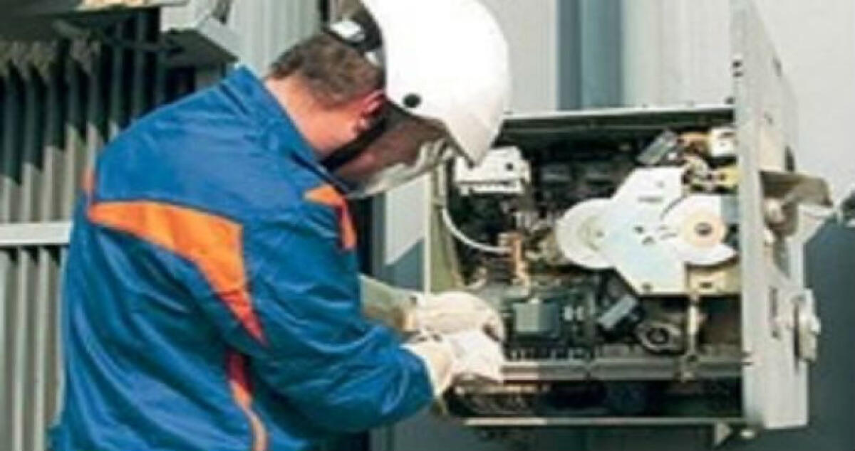 Allacci sospetti e controlli, i tecnici Enel anche nelle attività commerciali - 