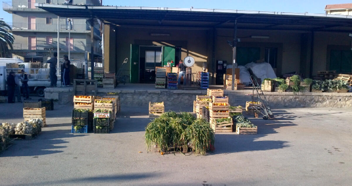 Niente bando per il mercato di Giardinelli? "Daremo in gestione la struttura" - Si prevedono interventi di riqualificazione per il mercato ortofrutticolo
