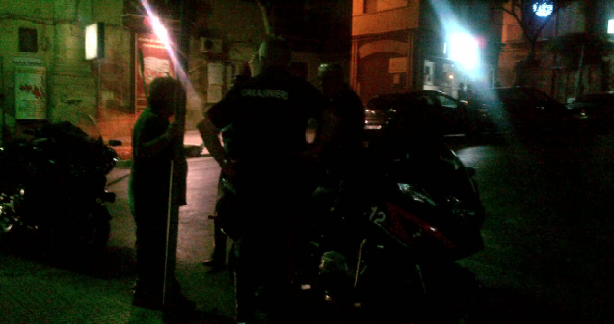 Minaccia un vicino con un coltello, fermato un quarantenne in centro storico - 