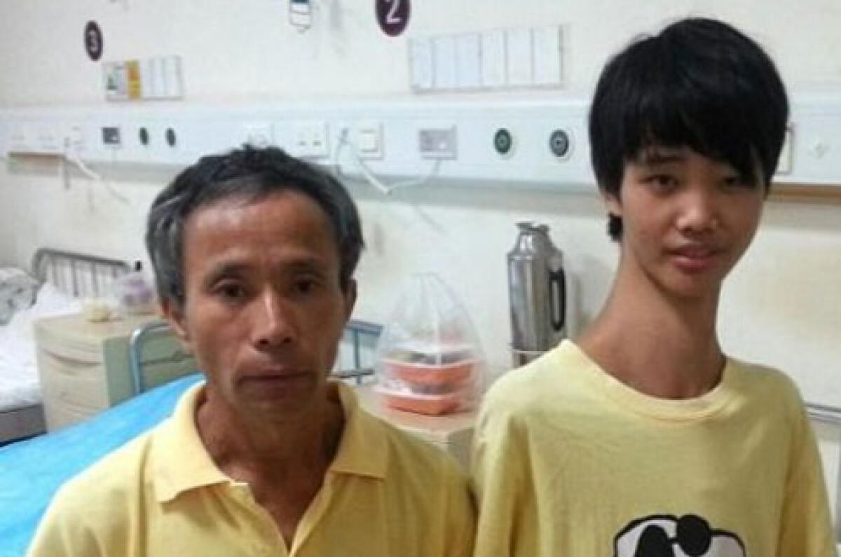 Ha il collo più lungo del normale: l'inferno del 15enne con tre vertebre in più - 