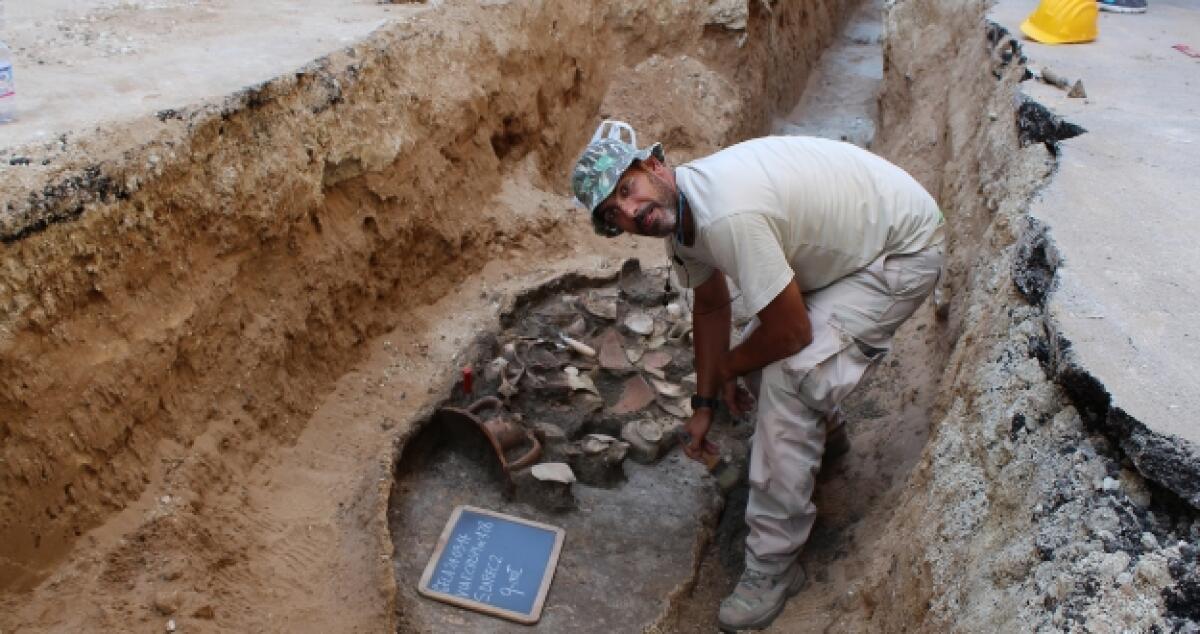 I tesori della città sotterranea: nel cantiere di via Crispi anche corredi funebri - 