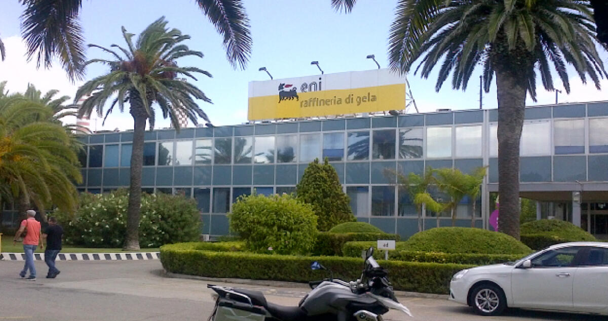 Il prossimo futuro della fabbrica Eni, via alla trattativa: i numeri dell'indotto - 