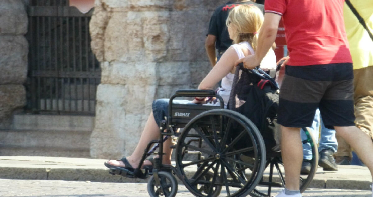 Il bagno è abusivo ma serve ad una disabile: processo all'anziana nonna - 