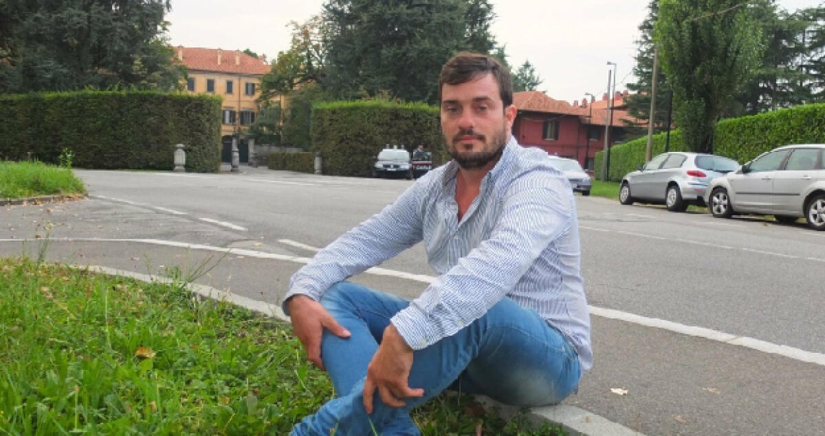 Dorme davanti villa Berlusconi ad Arcore: Antonio Di Bella, "presidente mi aiuti!" -