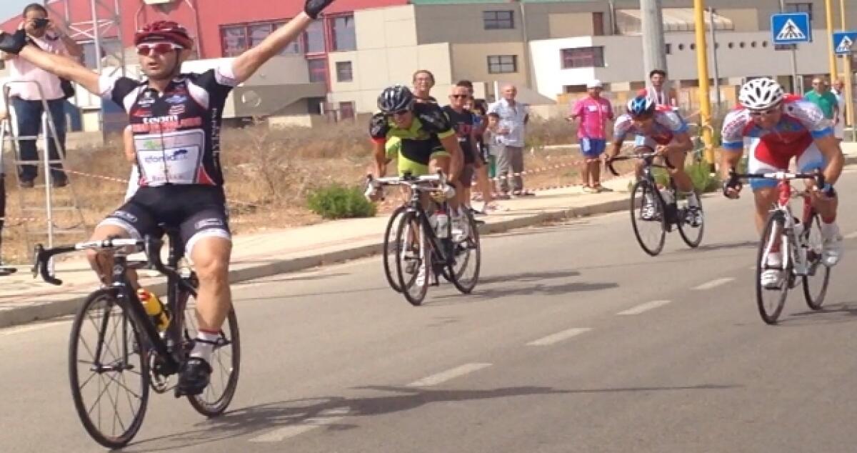 Eugenio Pinazzo vince al fotofinish, l'Asd Velo Club primeggia al trofeo Terranova - 