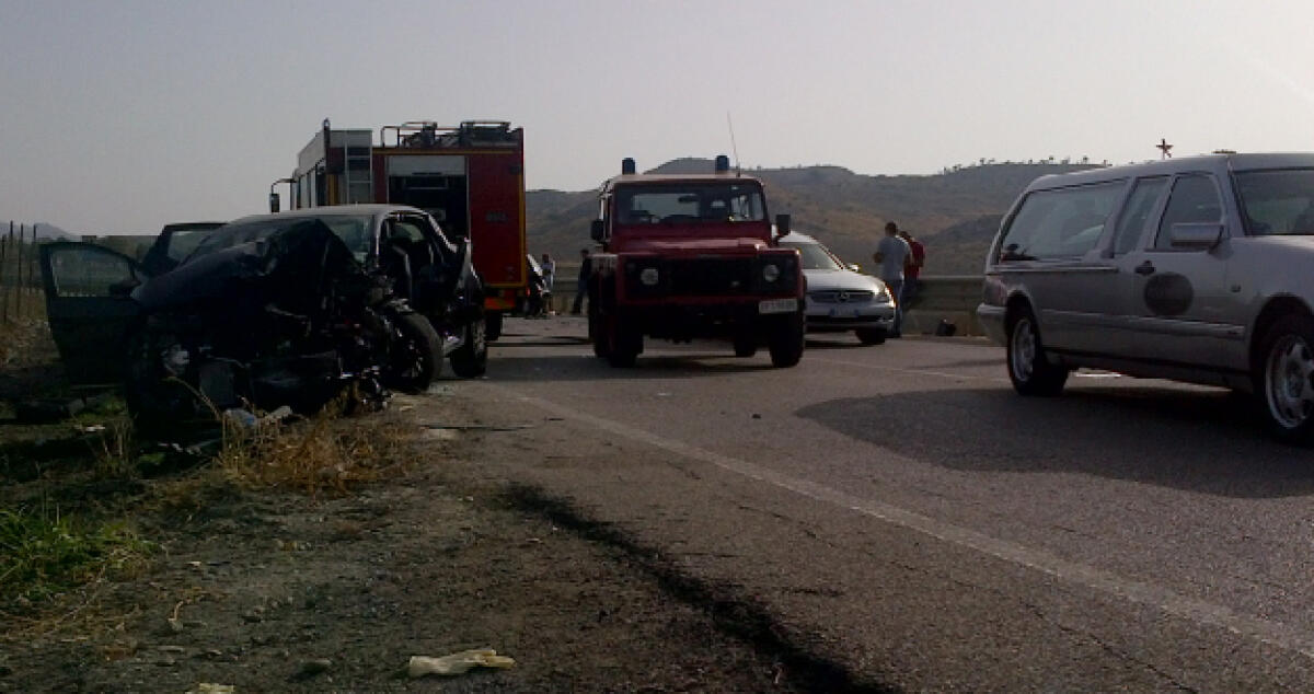 Schianto sulla Gela-Catania, muore coppia di coniugi: gravissima una delle figlie - 