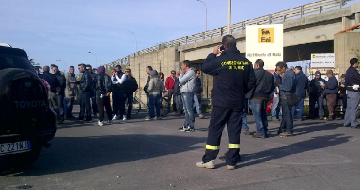 Sospesi dalla Smim, gli operai vanno in prefettura e ottengono una proroga - 