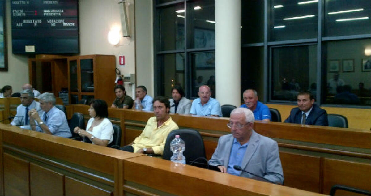 Question time flop, pochi minuti e consiglieri a casa: manca il numero legale - 