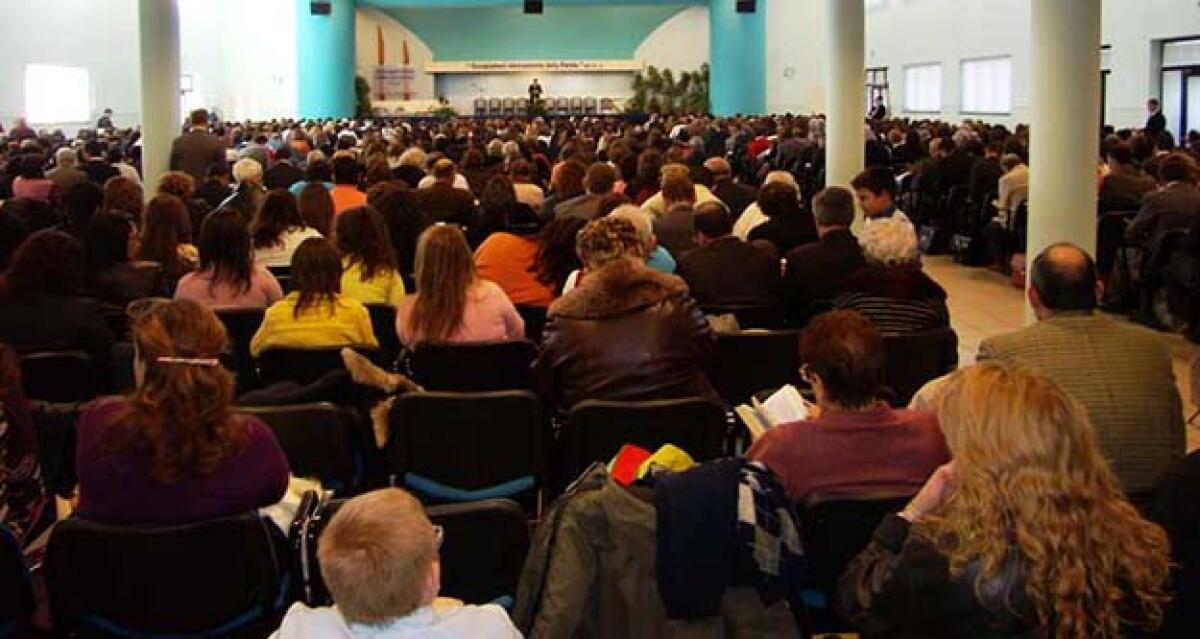 I testimoni di Geova in assemblea: "Si promuova la pace come primo obiettivo" - 