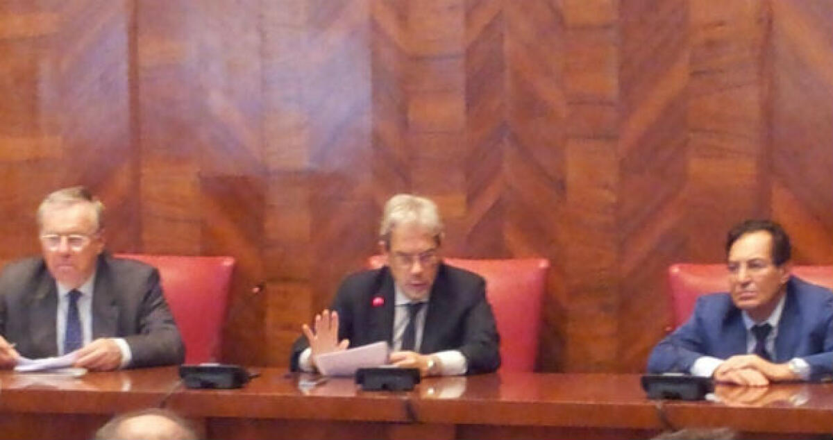 Vertice Eni, azienda e sindacati lontani: spunta la coltivazione della gomma - 