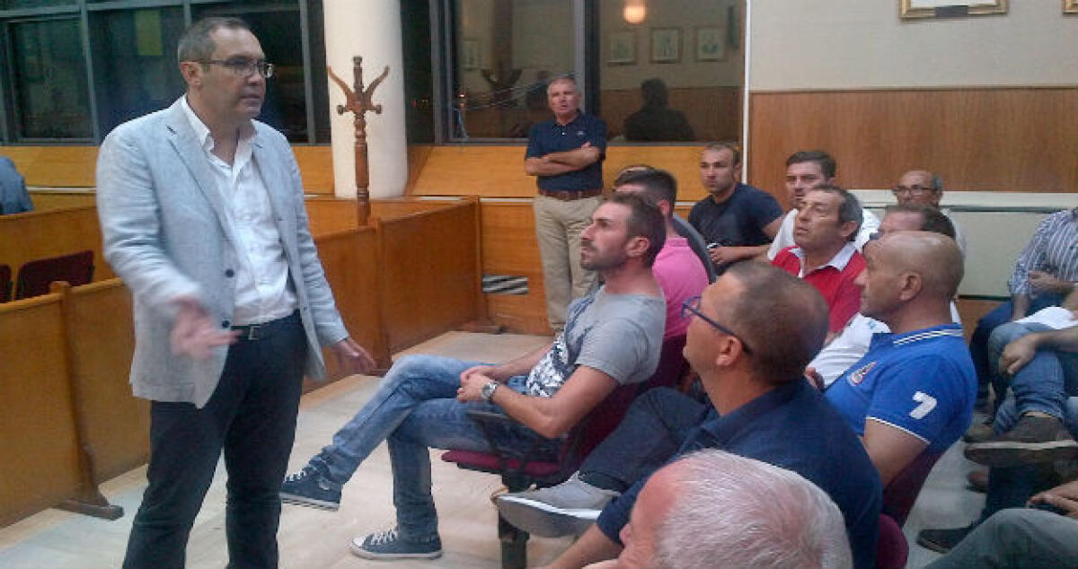 "I nostri figli partono, non abbiamo niente", gli operai dell' indotto in municipio - 