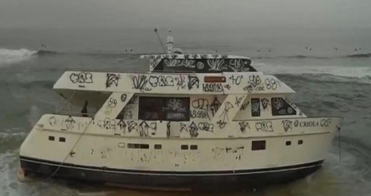 Lo Schettino brasiliano: perde il controllo dello yacht e finisce sulla spiaggia di Rio - 