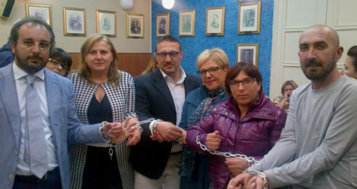 "Vorremmo vedervi senza stipendi...", le operatrici sociali fermano il consiglio - 