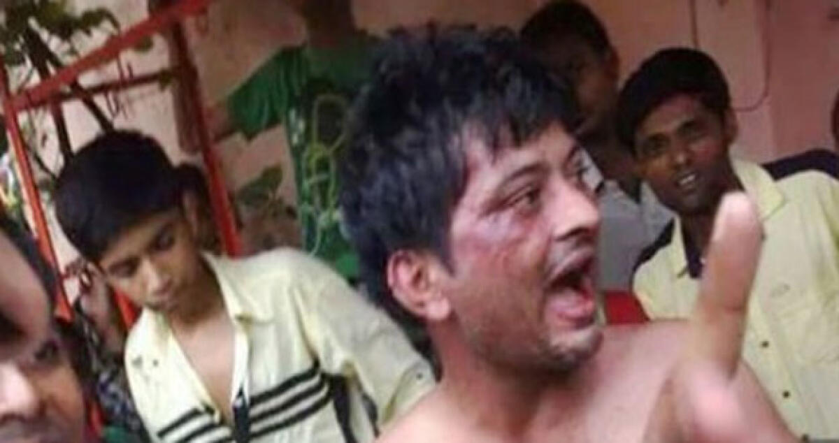 Tenta di violentare una ragazza, la folla lo ferma e lo evira con una mannaia - 