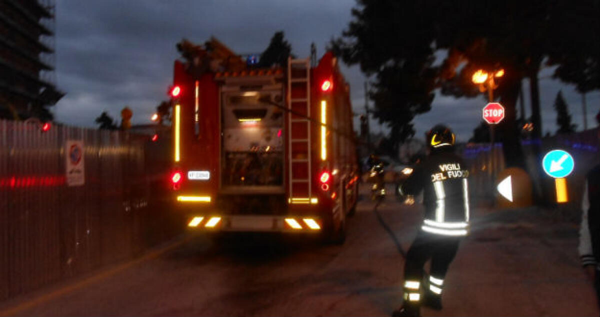 Si torna a incendiare, due macchine a fuoco in via Verga ed in via Polizelo - 