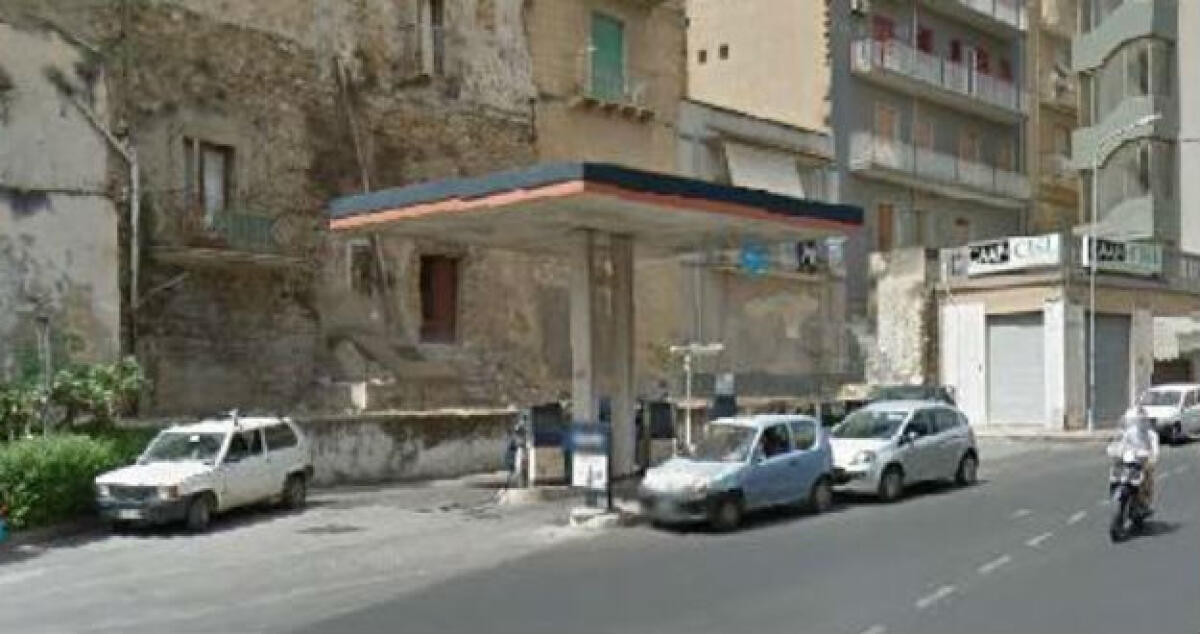 "Va demolito", i vertici Q8 pronti ad abbattere l'impianto di via Cascino - 