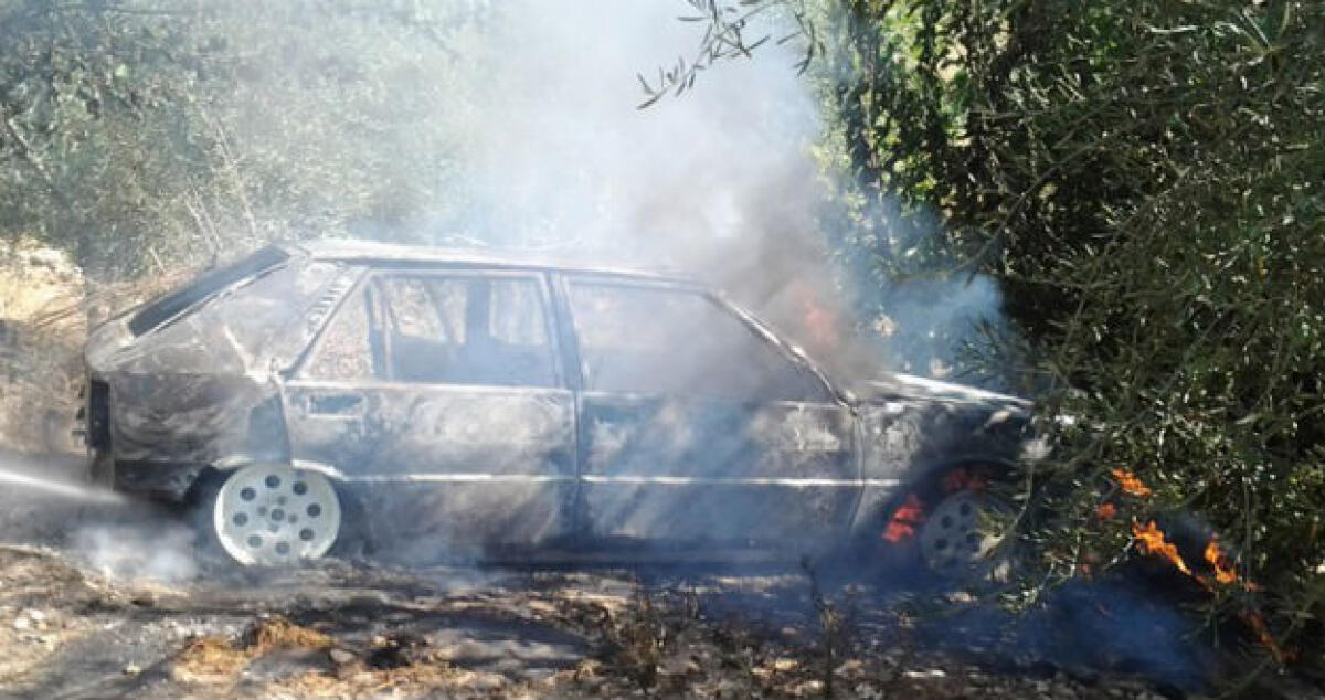 Fuoco a due automobili ritrovate in un terreno agricolo lungo la statale 117 bis - 