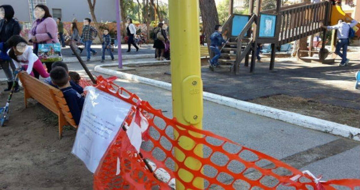 Area giochi sequestrata, a Macchitella genitori e bambini si riprendono le giostre - 