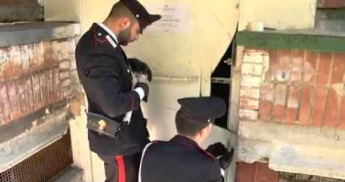 Bloccati in via Genova con un piede di porco: "Volevano occupare la casa" - 