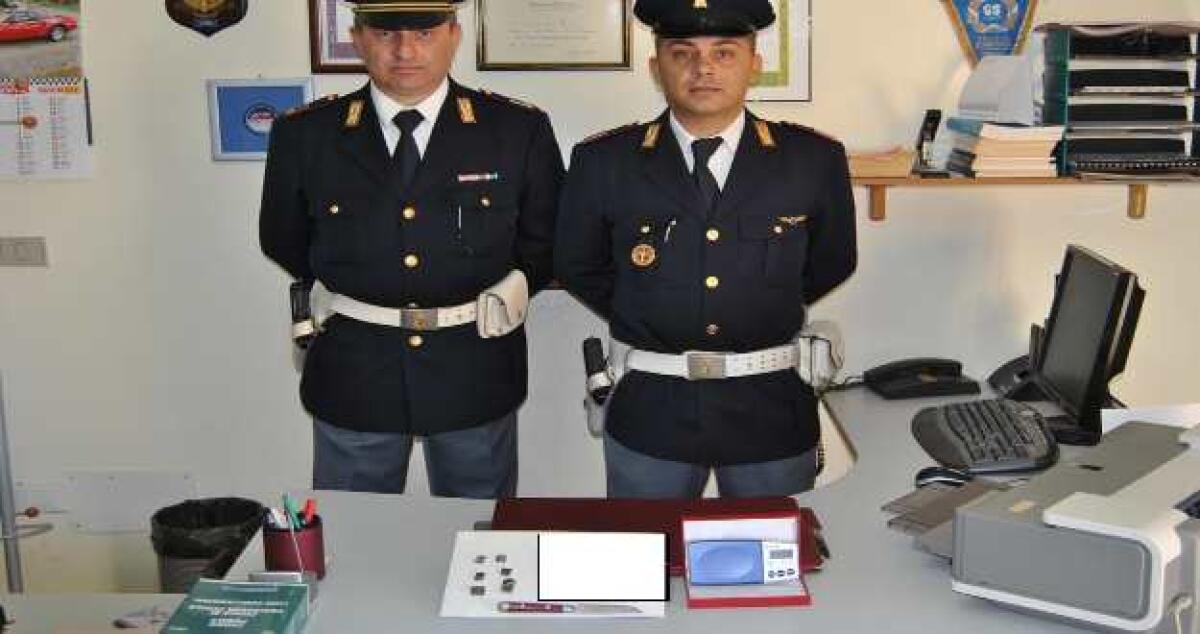 L'hashish nascosto nella coppola, 46enne denunciato per spaccio di droga - 