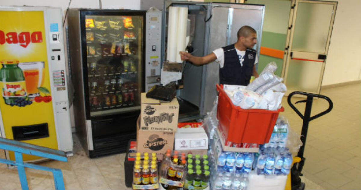 Ladri in ospedale, prese d'assalto le gettoniere dei distributori automatici - 