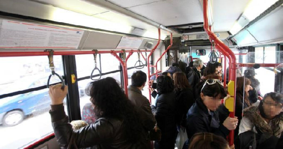 "E' cieca solo per non pagare il biglietto!", il controllore insulta una non vedente - 