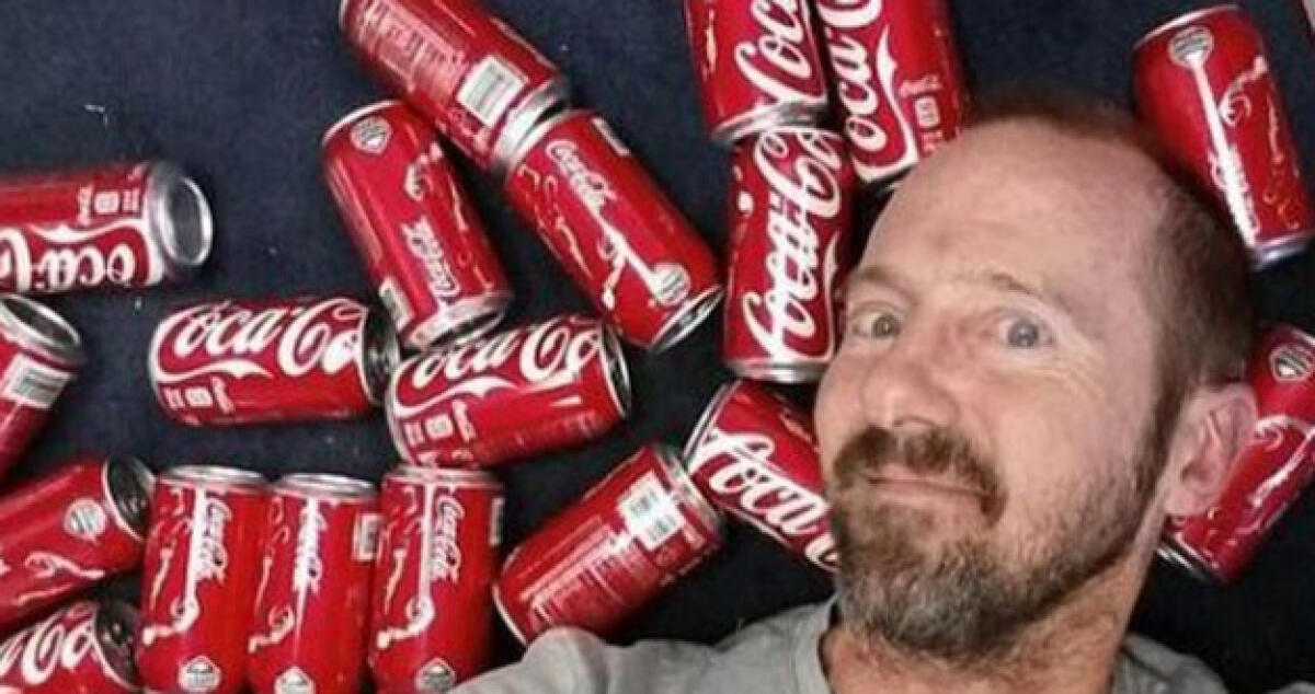 Beve 10 Coca-Cola al giorno per un mese: ''Ho preso 13 kg e non mangiavo'' - 