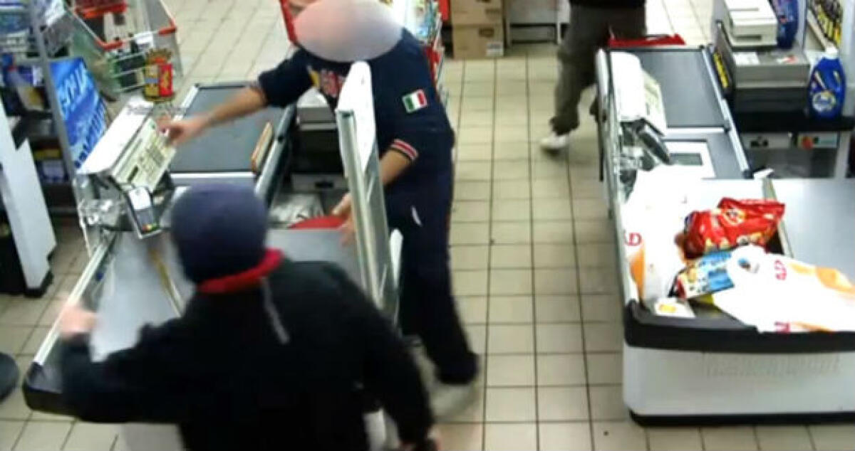 Rapina al Punto L di viale Indipendenza, il minore arrestato sceglie l'abbreviato - 