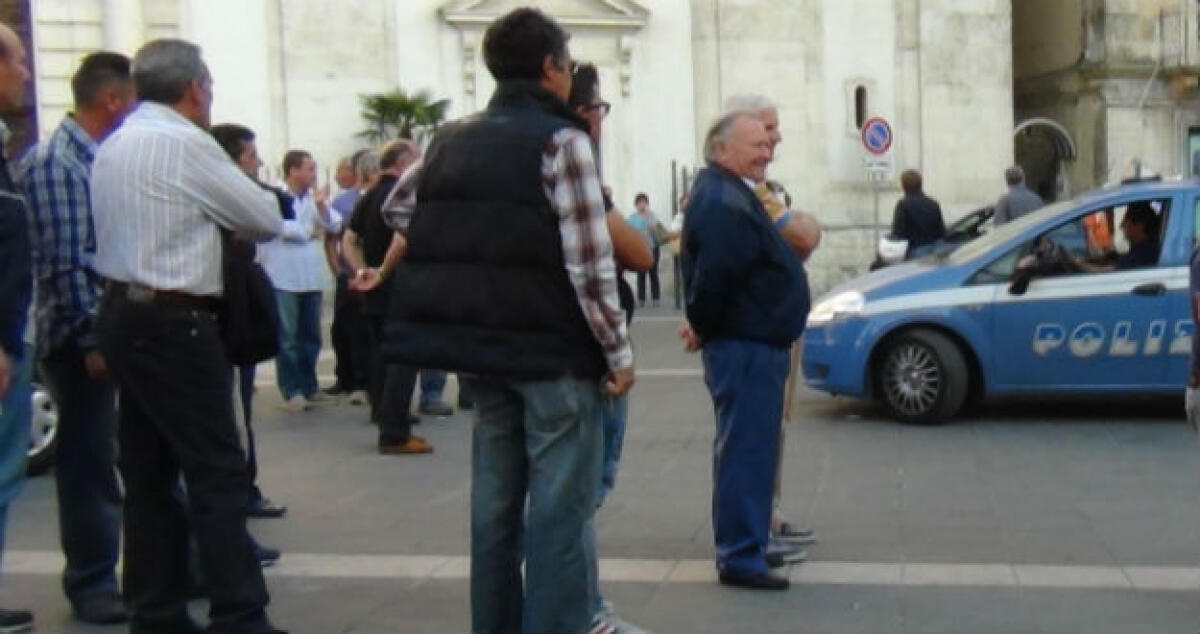 Un acceso diverbio in centro e parte un pugno: cinquantenne finisce in ospedale - 