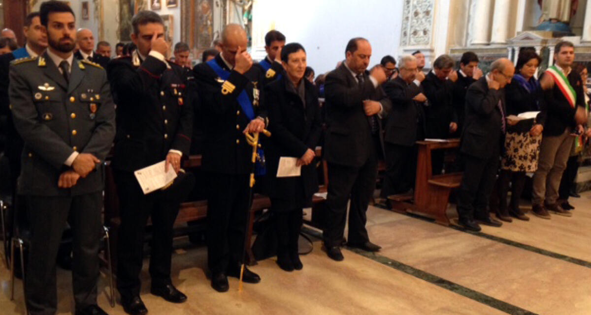 I marinai festeggiano Santa Barbara, onorificenza al comandante Caronia - 