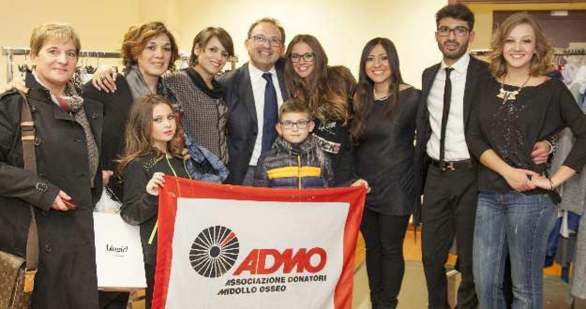 Quindici nuovi donatori per l'Admo, 1200 euro raccolti dal defilè di moda in teatro - 