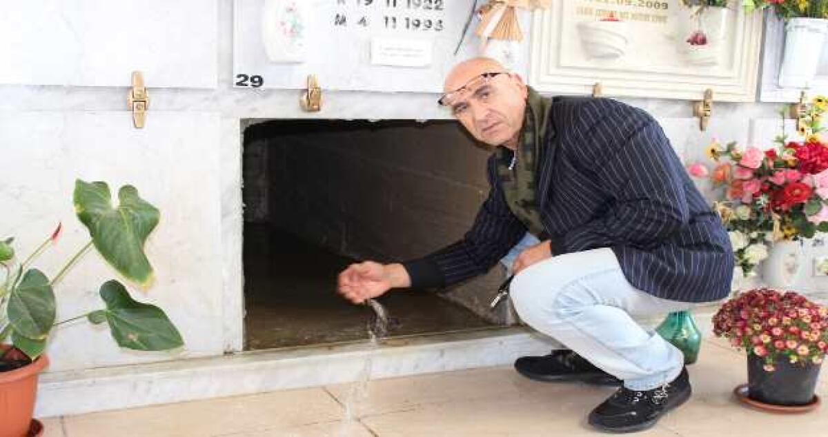 Il loculo acquistato è allagato, la salma di una pensionata resta in obitorio - 