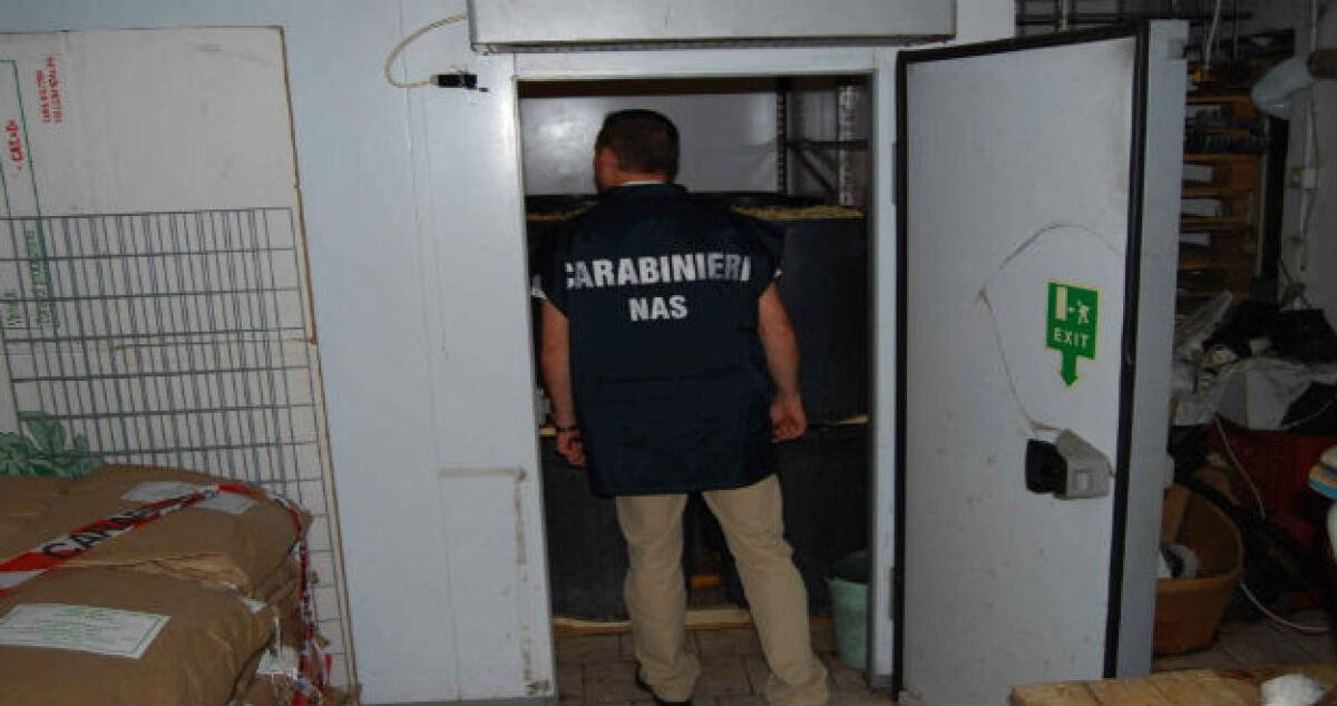 Mancano i permessi, i Nas impongono la chiusura ad una rivendita sul lungomare - 