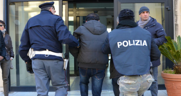 polizia2-arresto.jpg