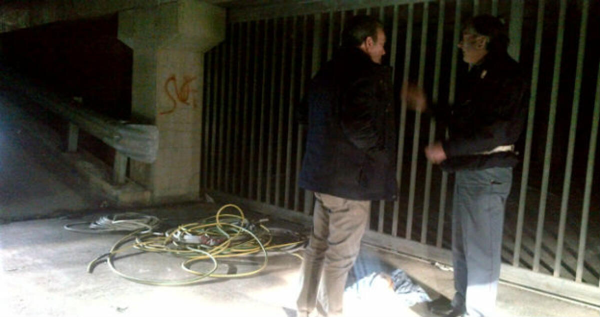 Parcheggio Caposoprano al buio, portati via tutti i cavi di rame appena ripristinati - 