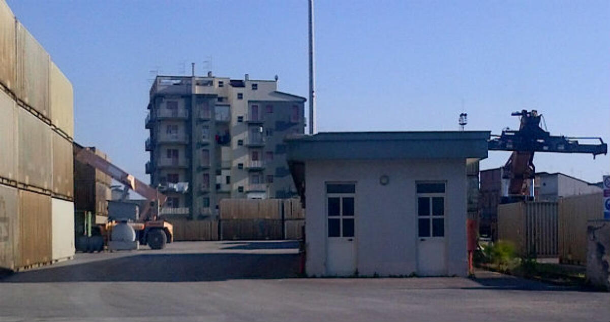 Lo scalo merci della stazione preso di mira, portati via 300 litri di gasolio - Il terminal locale è fermo
