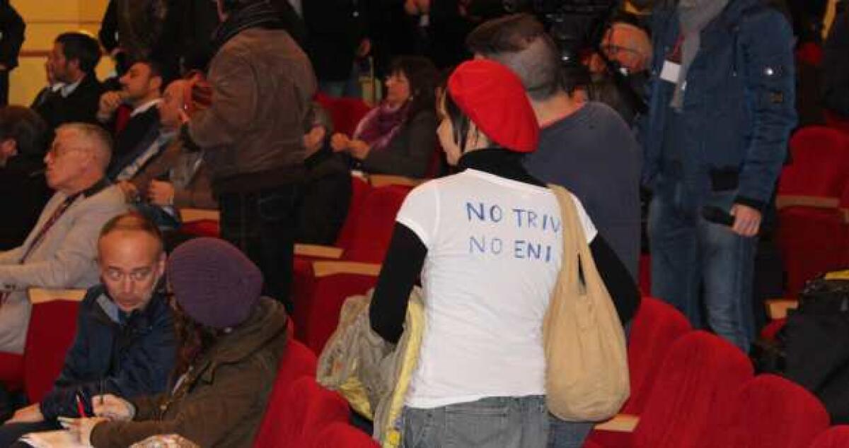 "I morti non si compensano", i dubbi sull'industria 2.0 e i "rifiuti" di Eni - 