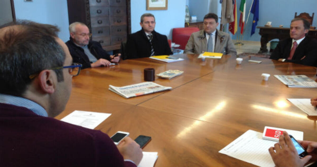 Caso Eni, tutti intorno al tavolo "per fare presto" ma la Regione non si presenta - 