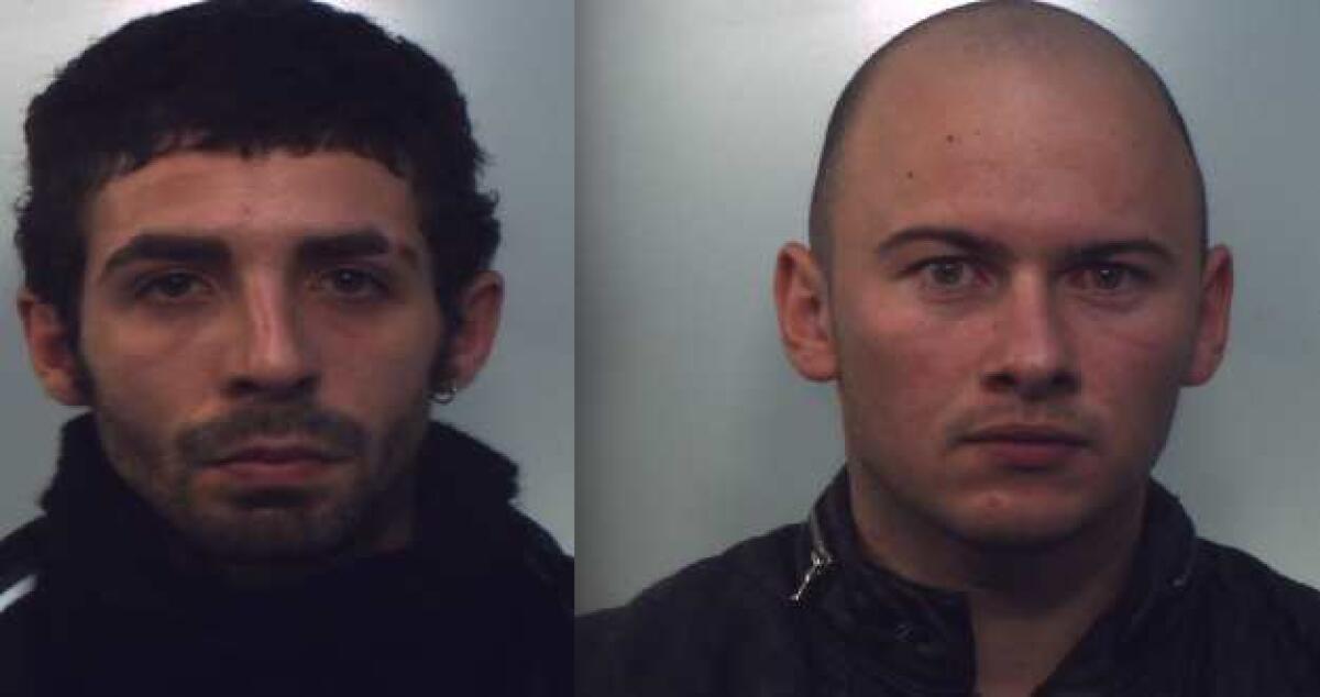 "Se parli ti bruciamo vivo", arrestati due giovani per la rapina di uno smartphone - 
