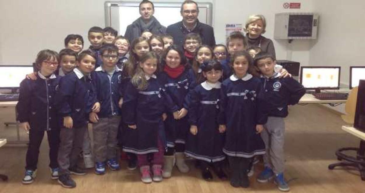 L'arte del riciclo dei rifiuti insegnata ai piccoli alunni della scuola "Enrico Solito" - 